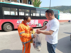 温暖零距离 | pg电子物业好人王建辉的牵挂